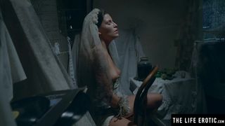 Watch a naughty abandoned bride masturbation to a mindblowing climax