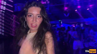 Horny bitch agreed to sex in a nightclub in the toilet