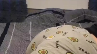 Huge booty 18 yo brunette wants to be filled