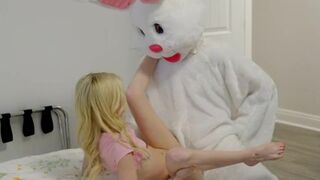 Mom And Daughter Hunt For Easter Bunny Dick And Spunk! S7:E9
